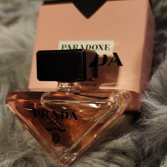 Prada Paradoxe Intense Eau de Parfum - Soft Pink 7mL Dabber - Picture 4 of 5